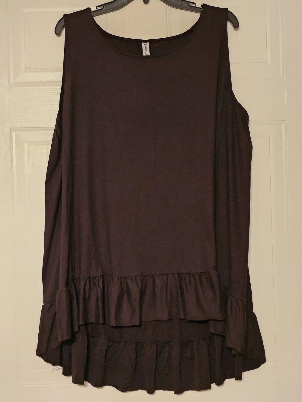 Zenana Outfitters Black Sleeveless Ruffle-Hem Tank Top